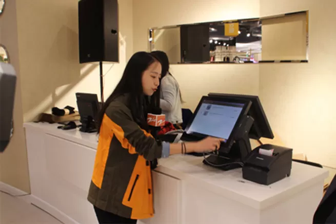 rfid يجلب الضوء إلى واحد من أكبر المتاجر في الوقت 5